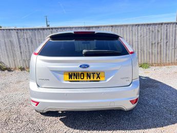 Ford Focus 1.6 Zetec Hatchback 5dr Petrol Automatic (184 g/km, 99 bhp)