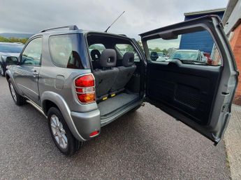 Toyota RAV4 2.0 VVT-i XT3 SUV 3dr Petrol Automatic 4WD (218 g/km, 147 bhp)