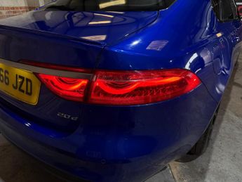 Jaguar XF 2.0d R-Sport Saloon 4dr Diesel Auto Euro 6 (s/s) (180 ps)