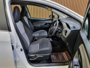 Toyota Yaris 1.5 VVT-h Icon Hatchback 5dr Petrol Hybrid E-CVT - AUTOMATIC - 2