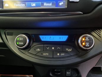 Toyota Yaris 1.5 VVT-h Icon Hatchback 5dr Petrol Hybrid E-CVT - AUTOMATIC - 2