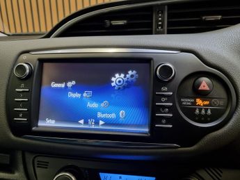 Toyota Yaris 1.5 VVT-h Icon Hatchback 5dr Petrol Hybrid E-CVT - AUTOMATIC - 2