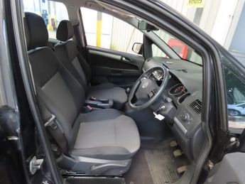 Vauxhall Zafira 1.8 16V Exclusiv MPV 5dr Petrol Manual Euro 5 (120 ps)