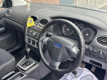 Ford Focus 1.6 Zetec Climate Hatchback 5dr Petrol Automatic (184 g/km, 99 b