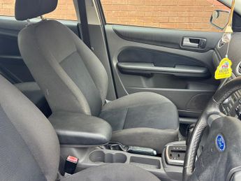 Ford Focus 1.6 Zetec Climate Hatchback 5dr Petrol Automatic (184 g/km, 99 b