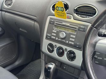 Ford Focus 1.6 Zetec Climate Hatchback 5dr Petrol Automatic (184 g/km, 99 b