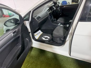 Volkswagen Golf 1.6 TDI BlueMotion Tech SE Hatchback 5dr Diesel DSG Euro 5 (s/s)