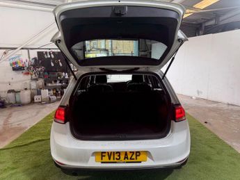 Volkswagen Golf 1.6 TDI BlueMotion Tech SE Hatchback 5dr Diesel DSG Euro 5 (s/s)