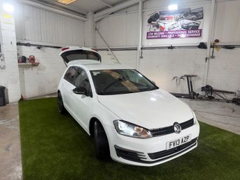 Volkswagen Golf 1.6 TDI BlueMotion Tech SE Hatchback 5dr Diesel DSG Euro 5 (s/s)