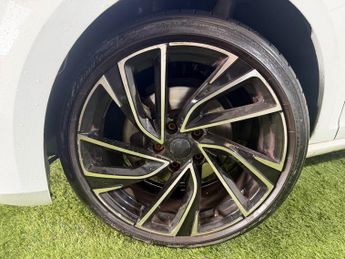 Volkswagen Golf 1.6 TDI BlueMotion Tech SE Hatchback 5dr Diesel DSG Euro 5 (s/s)