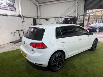 Volkswagen Golf 1.6 TDI BlueMotion Tech SE Hatchback 5dr Diesel DSG Euro 5 (s/s)