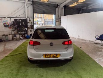 Volkswagen Golf 1.6 TDI BlueMotion Tech SE Hatchback 5dr Diesel DSG Euro 5 (s/s)