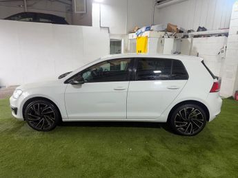 Volkswagen Golf 1.6 TDI BlueMotion Tech SE Hatchback 5dr Diesel DSG Euro 5 (s/s)