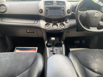 Toyota RAV4 2.0 V-Matic XT-R SUV 5dr Petrol Multidrive S 4WD Euro 5 (158 ps)