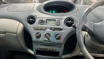 Toyota Yaris 1.3 VVT-i 16v CDX Hatchback 5dr Petrol Automatic vs(160 g/km, 85