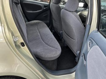 Toyota Yaris 1.3 VVT-i 16v CDX Hatchback 5dr Petrol Automatic vs(160 g/km, 85