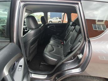 Toyota RAV4 2.2 D-4D XT-R SUV 5dr Diesel Manual 4WD Euro 4 (150 ps)