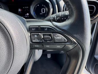 Toyota Yaris 1.5 VVT-h Dynamic Hatchback 5dr Petrol Hybrid E-CVT Euro 6 (s/s)