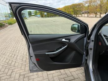 Ford Focus 1.6 Titanium Navigator Estate 5dr Petrol Powershift Euro 5 (125 