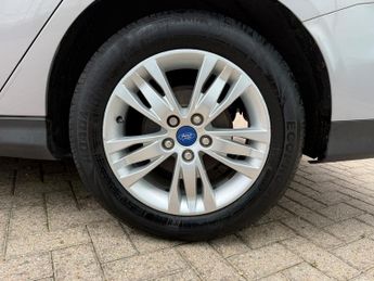 Ford Focus 1.6 Titanium Navigator Estate 5dr Petrol Powershift Euro 5 (125 