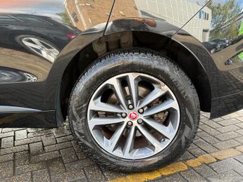 Jaguar F-Pace 2.0 D180 R-Sport SUV 5dr Diesel Auto AWD Euro 6 (s/s) (180 ps)