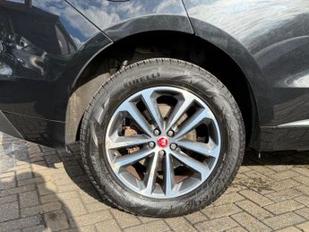 Jaguar F-Pace 2.0 D180 R-Sport SUV 5dr Diesel Auto AWD Euro 6 (s/s) (180 ps)