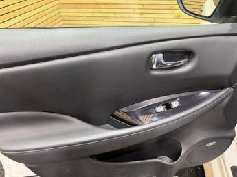Nissan LEAF 40kWh Tekna Hatchback 5dr Electric Auto (150 ps)