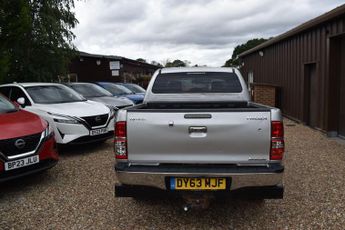 Toyota Hilux 3.0 D-4D Invincible Pickup 4dr Diesel Auto 4WD (227 g/km, 171 bh
