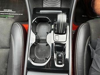Volvo XC40 2.0 D4 R-Design SUV 5dr Diesel Auto AWD Euro 6 (s/s) (190 ps)