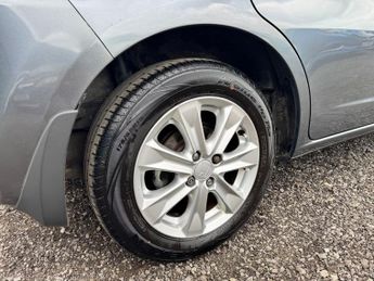 Honda Jazz 1.4 i-VTEC ES Hatchback 5dr Petrol Manual Euro 5 (99 ps)
