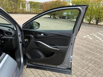 Vauxhall Grandland X 1.2 Turbo SE SUV 5dr Petrol Auto 8Spd Euro 6 (s/s) (130 ps)