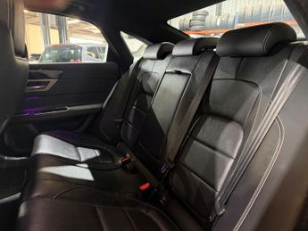 Jaguar XF 2.0d R-Sport Saloon 4dr Diesel Auto Euro 6 (s/s) (180 ps)