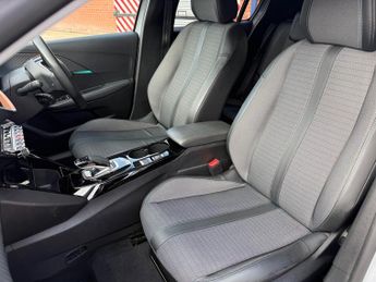 Peugeot e-208 50kWh Allure Premium Hatchback 5dr Electric Auto (136 ps)