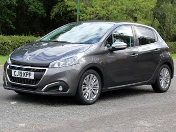Peugeot 208 1.2 PureTech Signature Hatchback 5dr Petrol Manual Euro 6 (s/s) 