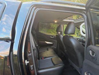 Nissan Navara 2.3 dCi N-Guard Pickup Double Cab 4dr Diesel Manual 4WD Euro 6 (