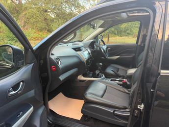 Nissan Navara 2.3 dCi N-Guard Pickup Double Cab 4dr Diesel Manual 4WD Euro 6 (