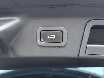 Land Rover Range Rover Velar 2.0 D180 R-Dynamic SE SUV 5dr Diesel Auto 4WD Euro 6 (s/s) (180 