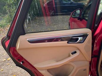 Porsche Macan 3.0 TD V6 S SUV 5dr Diesel PDK 4WD Euro 6 (s/s) (258 ps)