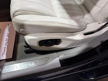 Jaguar XF 2.0d Portfolio Saloon 4dr Diesel Auto Euro 6 (s/s) (180 ps)