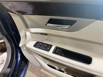 Jaguar XF 2.0d Portfolio Saloon 4dr Diesel Auto Euro 6 (s/s) (180 ps)