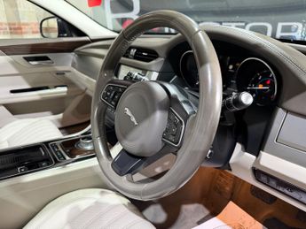 Jaguar XF 2.0d Portfolio Saloon 4dr Diesel Auto Euro 6 (s/s) (180 ps)