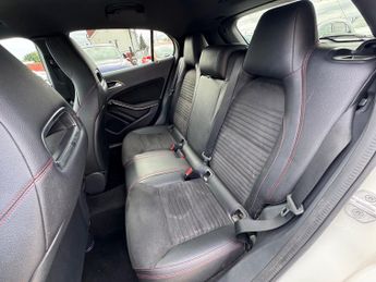 Mercedes-Benz GLA 2.1 GLA220d AMG Line (Premium) SUV 5dr Diesel 7G-DCT 4MATIC Euro