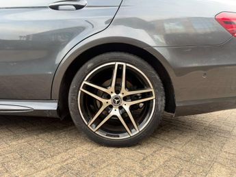Mercedes-Benz E Class 2.1 E220 BlueTEC AMG Night Edition (Premium Plus) Saloon 4dr Die