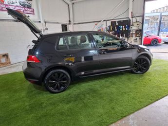 Volkswagen Golf 1.6 TDI BlueMotion Tech SE Hatchback 5dr Diesel DSG Euro 5 (s/s)