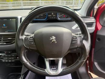 Peugeot 2008 1.2 PureTech Allure Premium SUV 5dr Petrol Manual Euro 6 (82 ps)