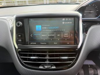 Peugeot 2008 1.2 PureTech Allure Premium SUV 5dr Petrol Manual Euro 6 (82 ps)