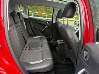 Peugeot 2008 1.2 PureTech Allure Premium SUV 5dr Petrol Manual Euro 6 (82 ps)