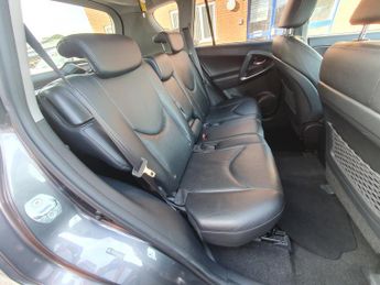 Toyota RAV4 2.2 D-4D XT-R SUV 5dr Diesel Manual 4WD Euro 4 (150 ps) 1 LADY O