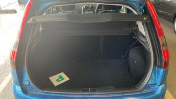 Ford Fiesta 1.6 Ghia Hatchback 5dr Petrol Automatic (179 g/km, 99 bhp)
