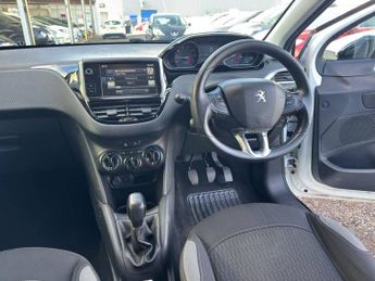 Peugeot 208 1.2 PureTech XS Lime Hatchback 5dr Petrol Manual Euro 6 (82 ps)